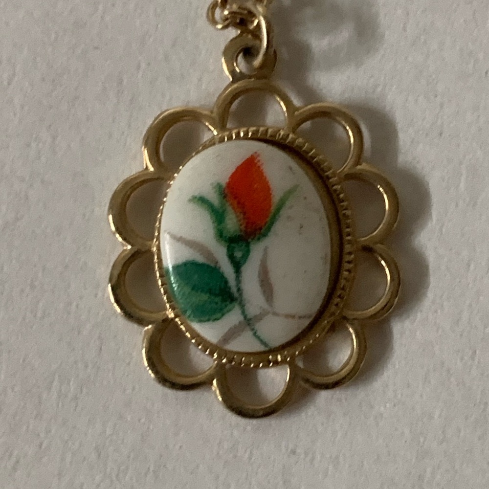 New vintage floral pendant necklace